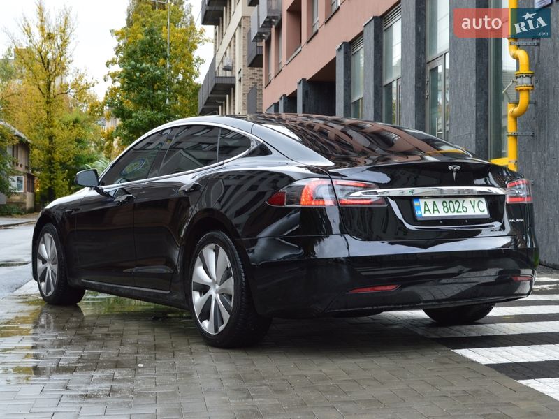 Лифтбек Tesla Model S 2020 в Киеве