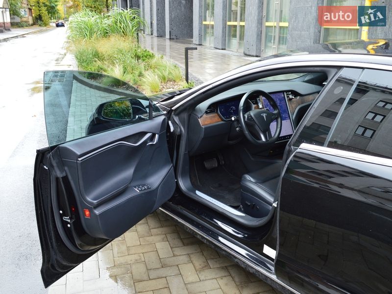 Лифтбек Tesla Model S 2020 в Киеве