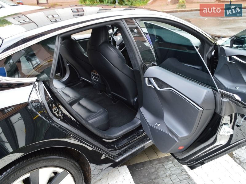Лифтбек Tesla Model S 2020 в Киеве