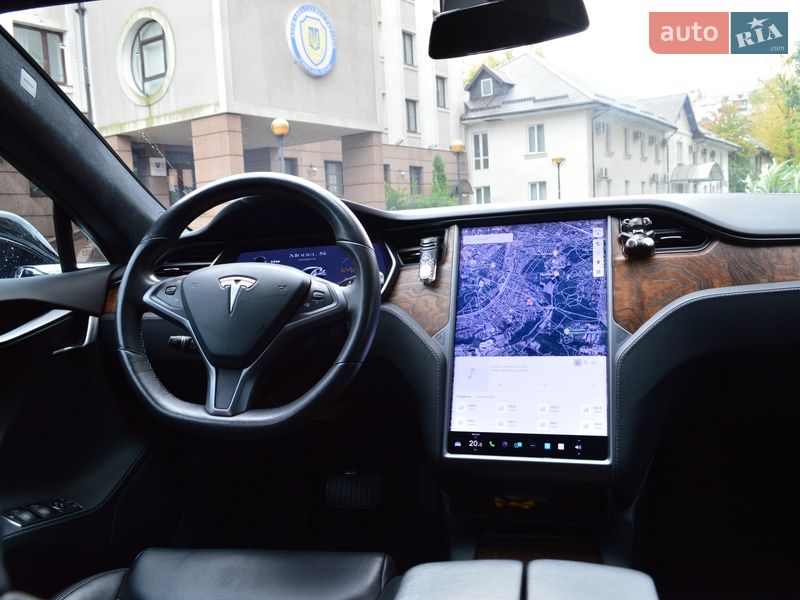 Лифтбек Tesla Model S 2020 в Киеве