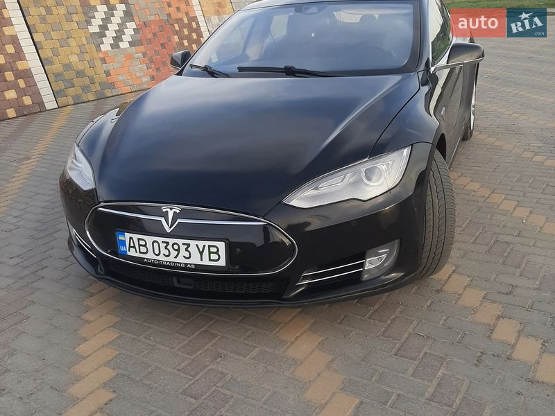 Лифтбек Tesla Model S 2015 в Ильинцах