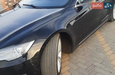 Ліфтбек Tesla Model S 2015 в Іллінцях