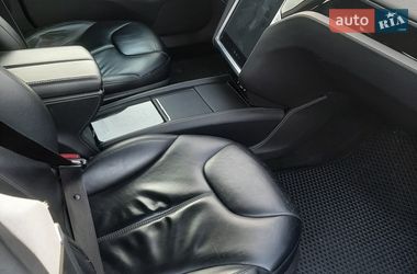 Ліфтбек Tesla Model S 2015 в Іллінцях