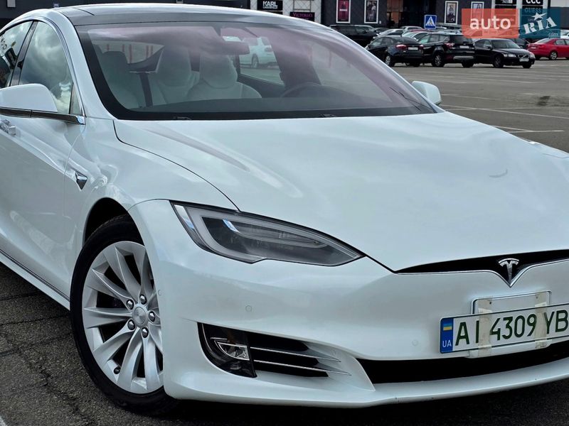 Tesla Model S 2018