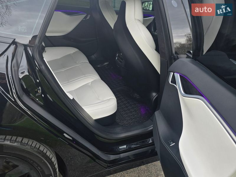 Лифтбек Tesla Model S 2017 в Хмельницком