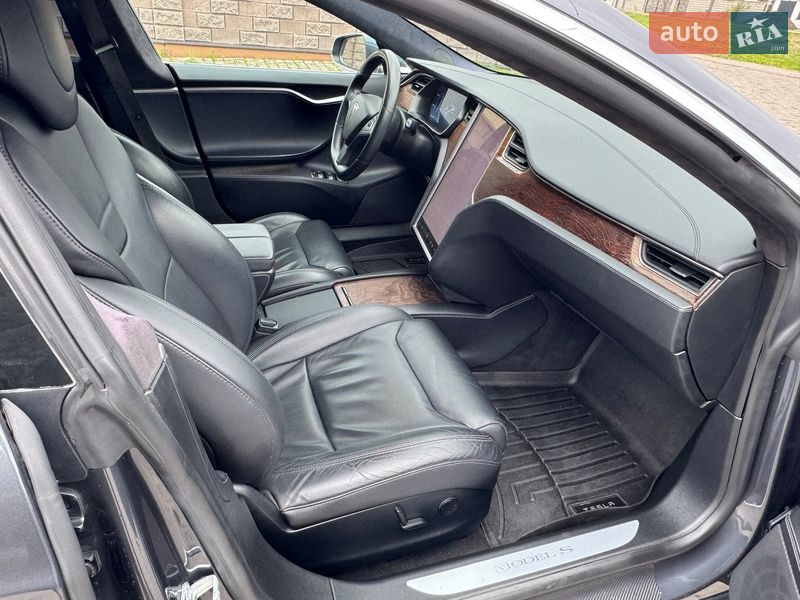 Лифтбек Tesla Model S 2018 в Ровно