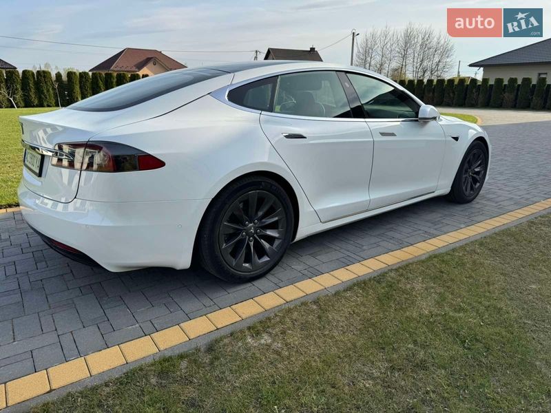 Лифтбек Tesla Model S 2019 в Ковеле