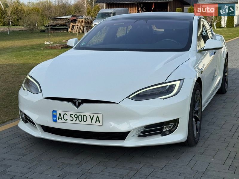 Лифтбек Tesla Model S 2019 в Ковеле