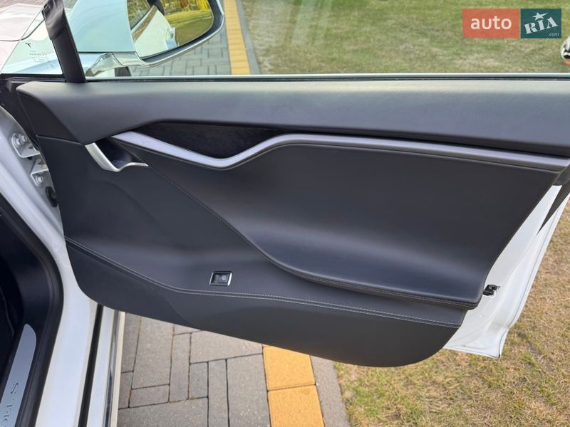 Лифтбек Tesla Model S 2019 в Ковеле