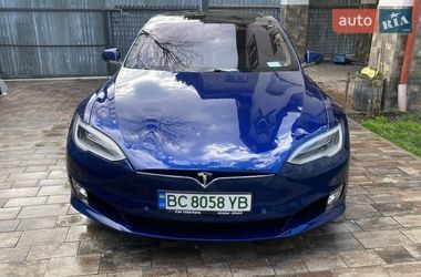 Лифтбек Tesla Model S 2016 в Львове