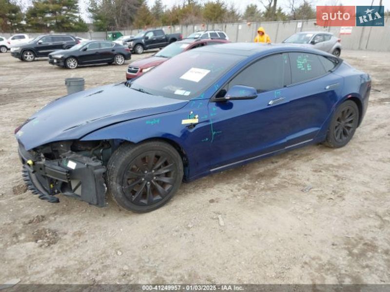 Лифтбек Tesla Model S 2016 в Львове
