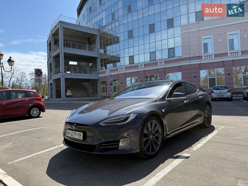 Лифтбек Tesla Model S 2016 в Одессе