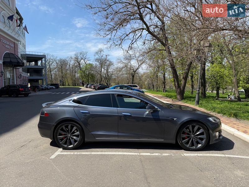 Лифтбек Tesla Model S 2016 в Одессе