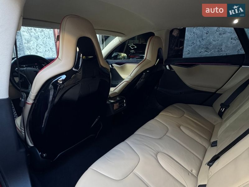 Ліфтбек Tesla Model S 2014 в Києві