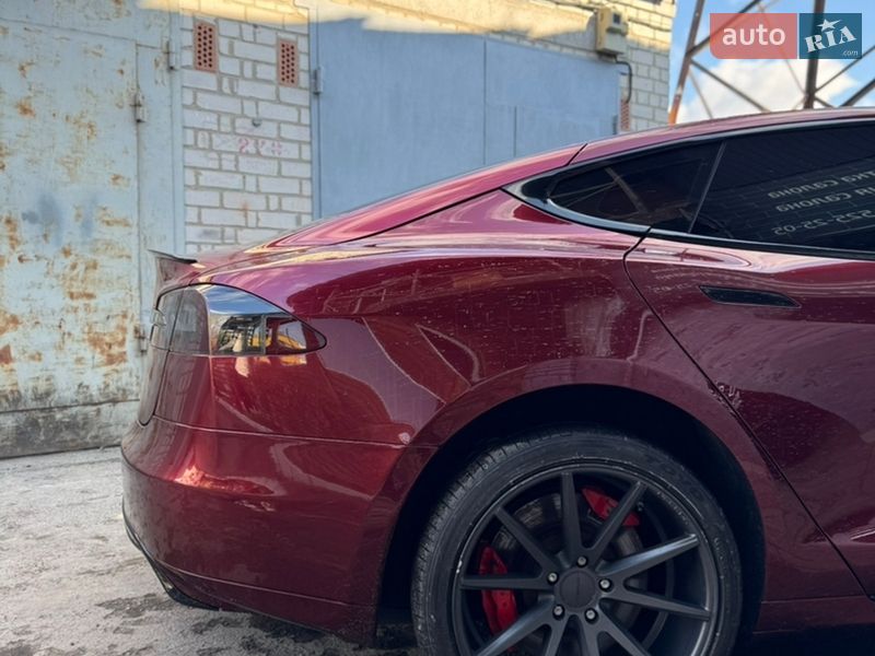 Ліфтбек Tesla Model S 2014 в Києві