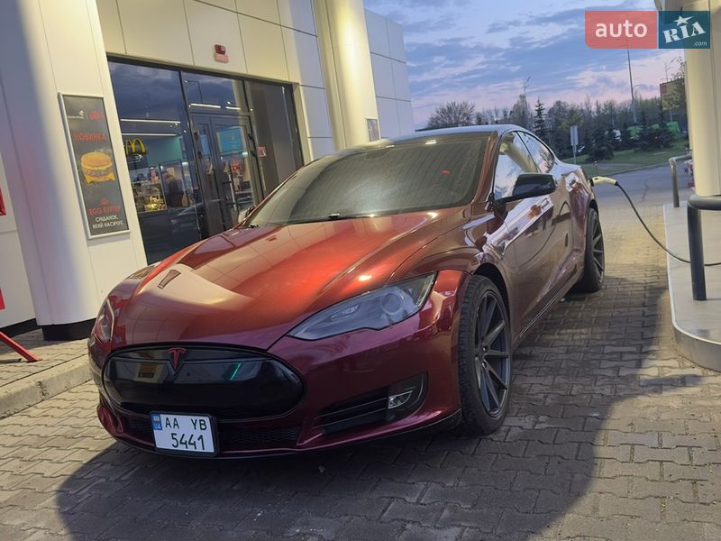 Ліфтбек Tesla Model S 2014 в Києві