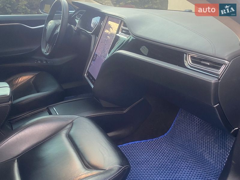 Ліфтбек Tesla Model S 2016 в Одесі