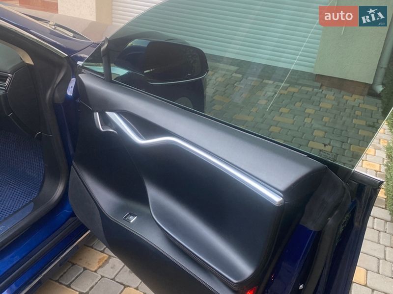 Ліфтбек Tesla Model S 2016 в Одесі