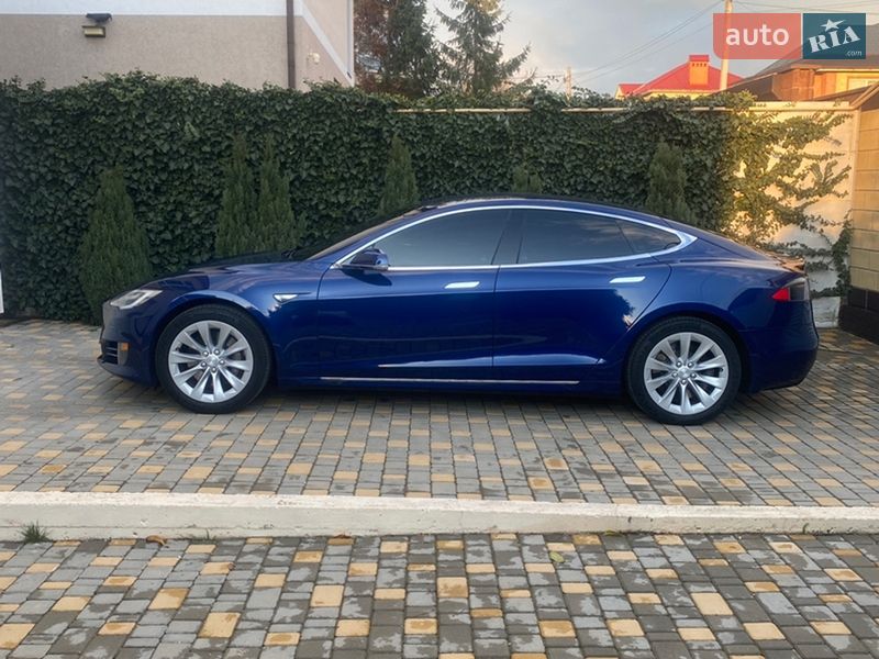 Ліфтбек Tesla Model S 2016 в Одесі