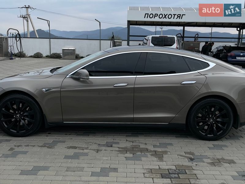 Лифтбек Tesla Model S 2016 в Ужгороде