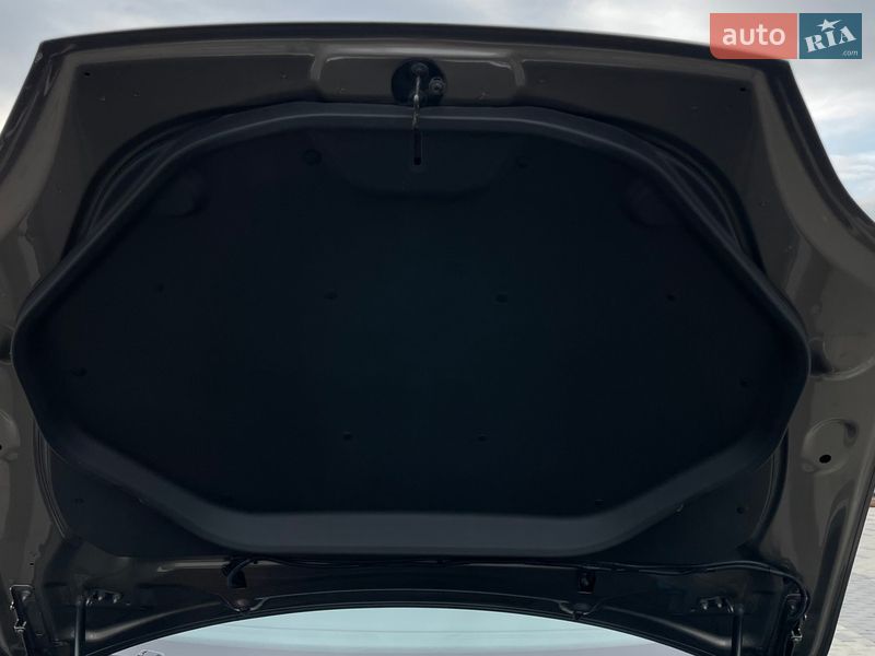 Лифтбек Tesla Model S 2016 в Ужгороде