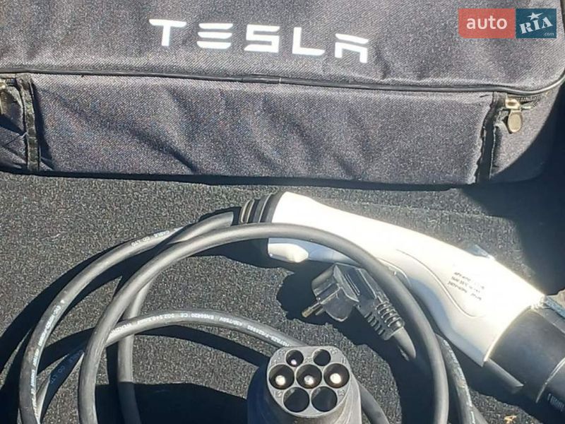 Лифтбек Tesla Model S 2016 в Кропивницком