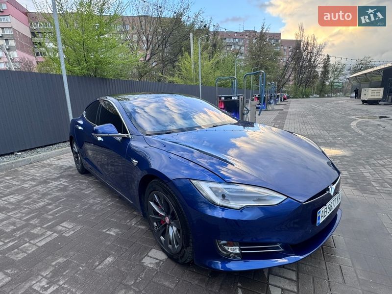 Лифтбек Tesla Model S 2019 в Днепре