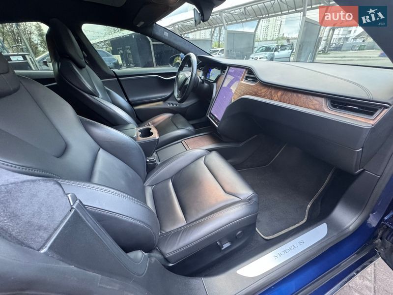 Лифтбек Tesla Model S 2019 в Днепре