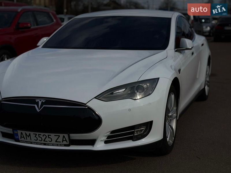 Лифтбек Tesla Model S 2014 в Житомире