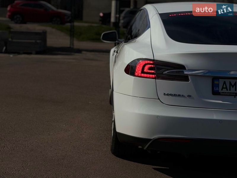 Лифтбек Tesla Model S 2014 в Житомире