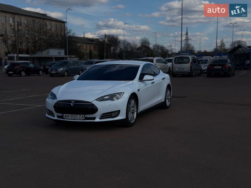 Лифтбек Tesla Model S 2014 в Житомире