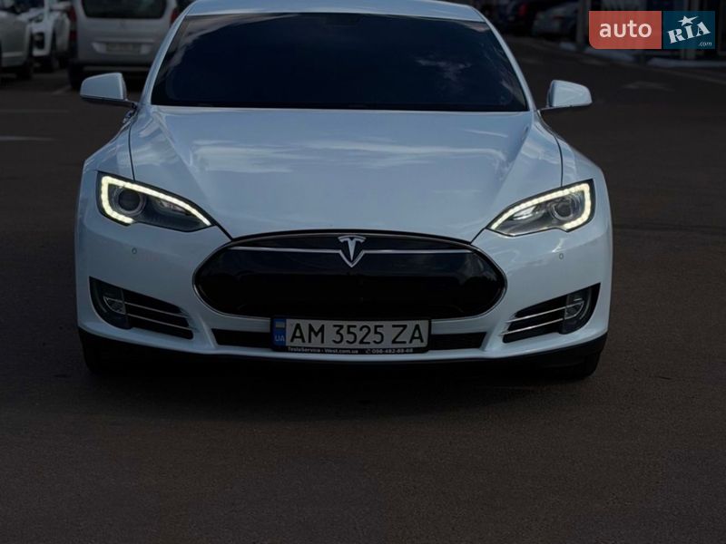 Tesla Model S 2014