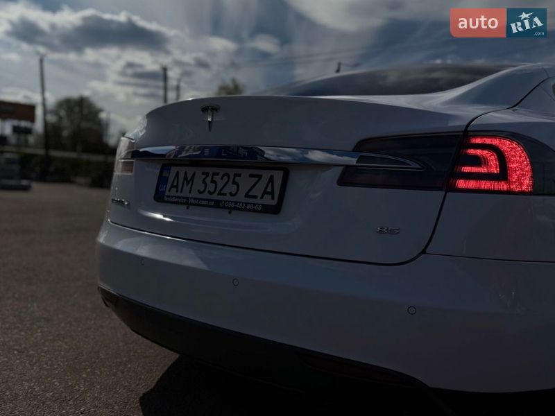 Лифтбек Tesla Model S 2014 в Житомире