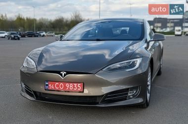 Лифтбек Tesla Model S 2016 в Львове