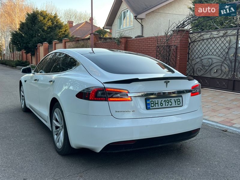 Ліфтбек Tesla Model S 2017 в Одесі