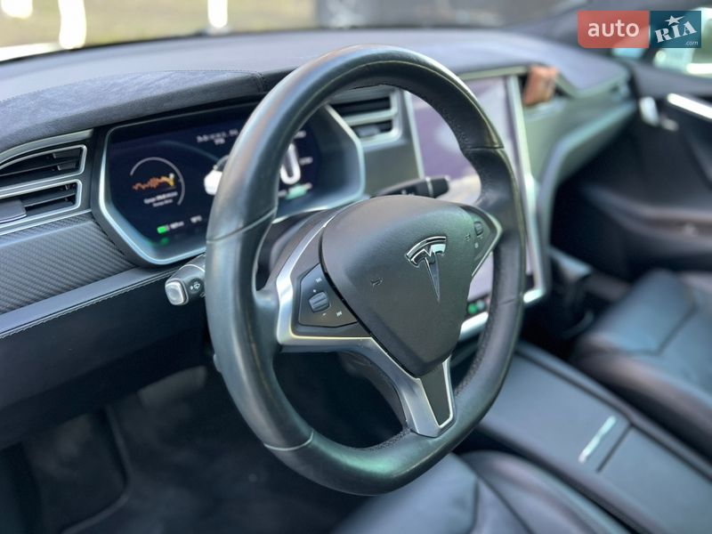 Ліфтбек Tesla Model S 2017 в Одесі