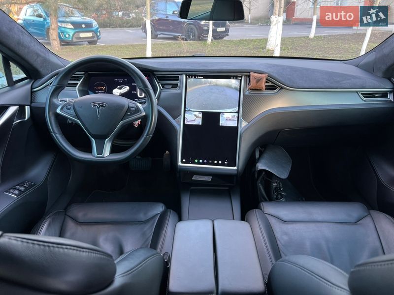 Ліфтбек Tesla Model S 2017 в Одесі