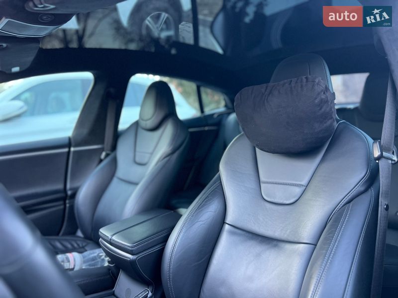 Ліфтбек Tesla Model S 2017 в Одесі