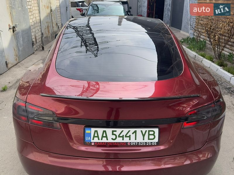 Ліфтбек Tesla Model S 2014 в Києві