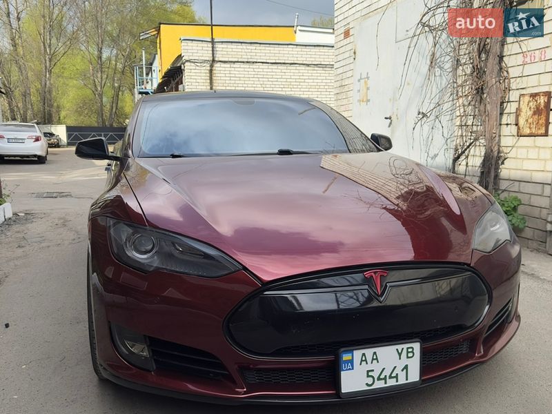 Ліфтбек Tesla Model S 2014 в Києві