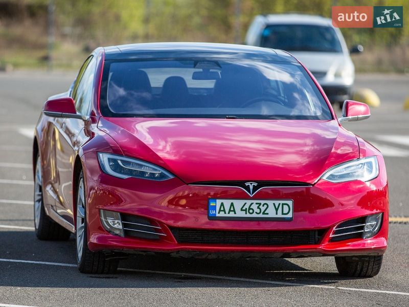 Лифтбек Tesla Model S 2018 в Киеве