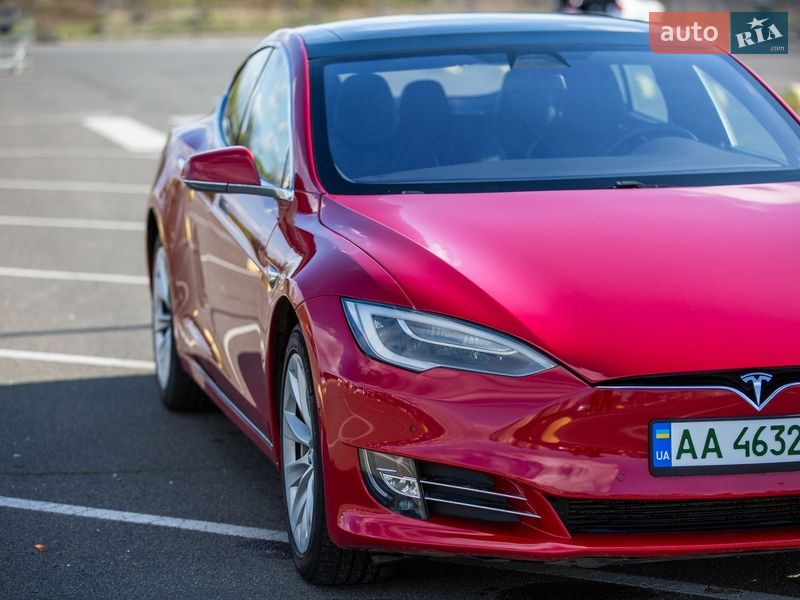Лифтбек Tesla Model S 2018 в Киеве