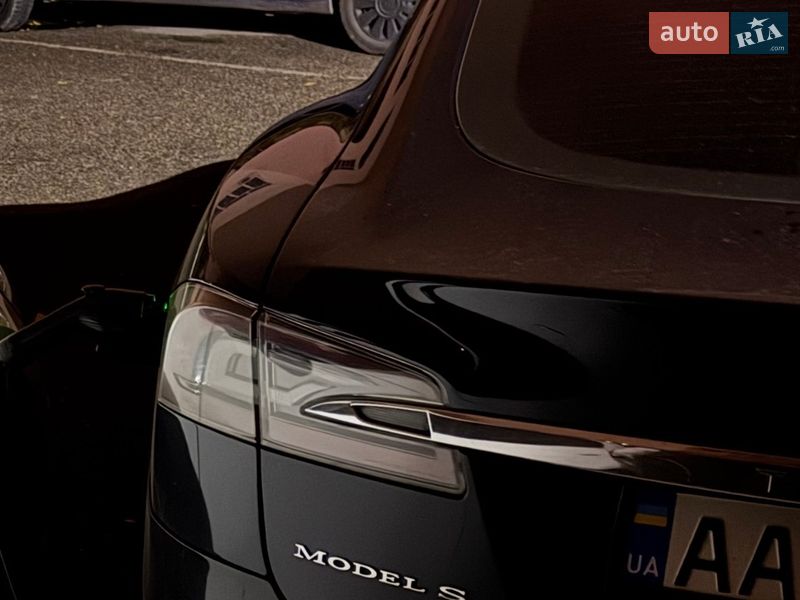 Ліфтбек Tesla Model S 2014 в Києві