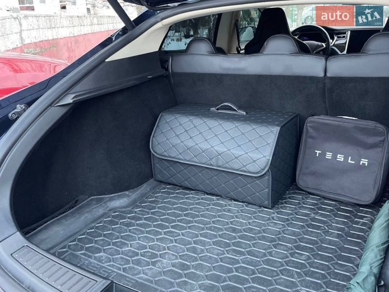 Ліфтбек Tesla Model S 2014 в Києві