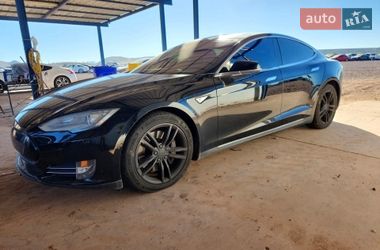 Tesla Model S 2015