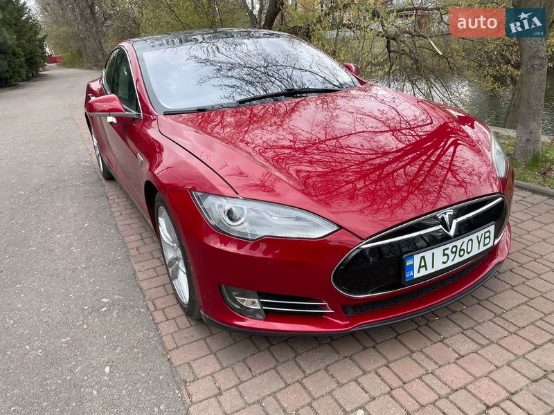 Tesla Model S 2014