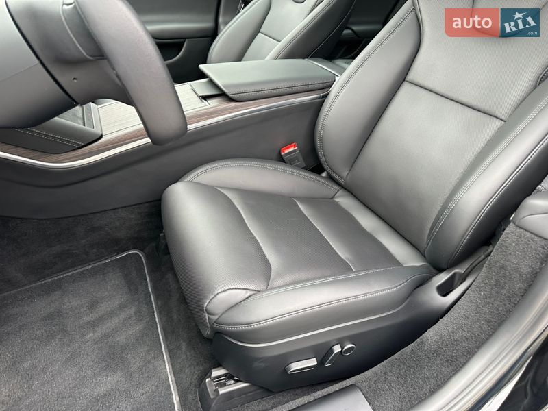 Лифтбек Tesla Model S 2023 в Киеве