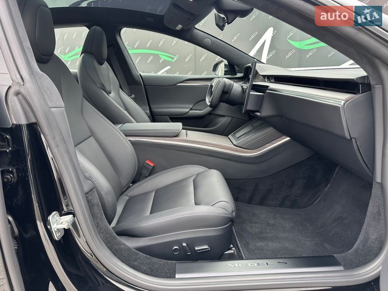 Лифтбек Tesla Model S 2023 в Киеве