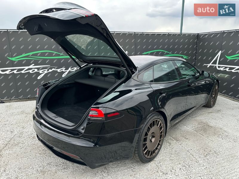 Лифтбек Tesla Model S 2023 в Киеве