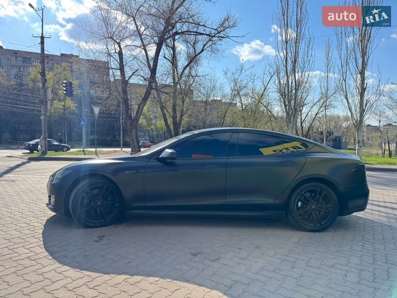 Лифтбек Tesla Model S 2013 в Кривом Роге